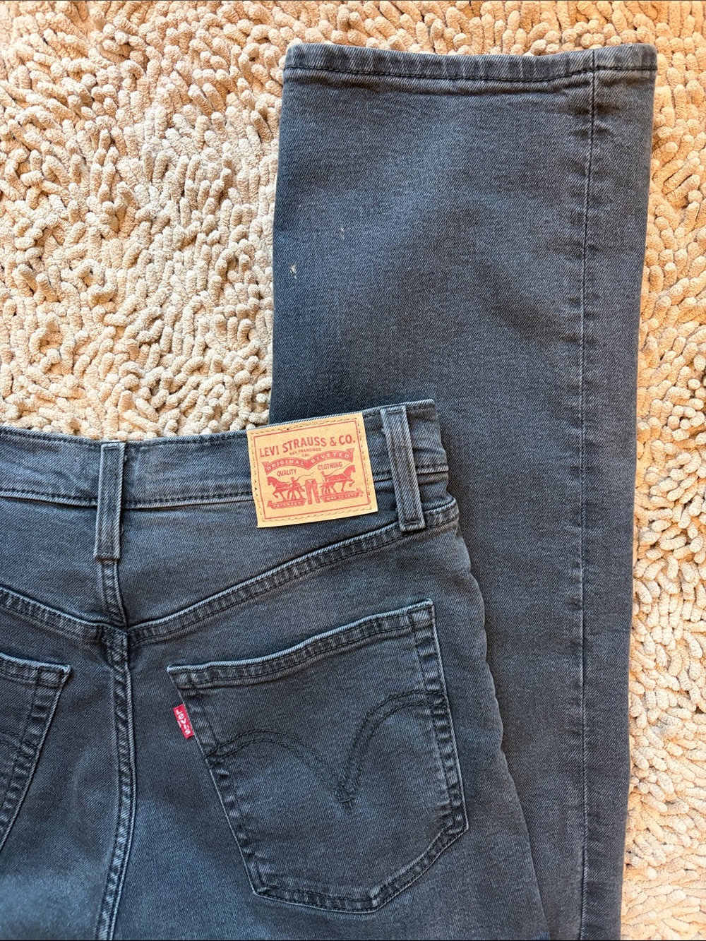 Levi’s Ribcage Button-Fly Jeans - Picture 6 of 10
